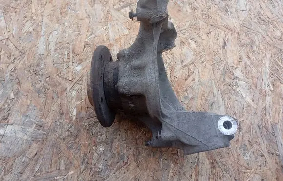 BMW 1 E81 E87 Front wheel hub spindle knuckle 6764443
