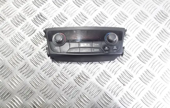 Suzuki SX4 S-Cross Climate control unit 3951061M00