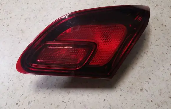 Opel Astra J Tailgate rear/tail lights 1090098 E25027