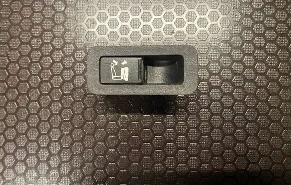 Peugeot 4007 Seat control switch 8610A051