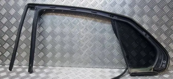Volkswagen Jetta V Rear vent window glass 43R004528