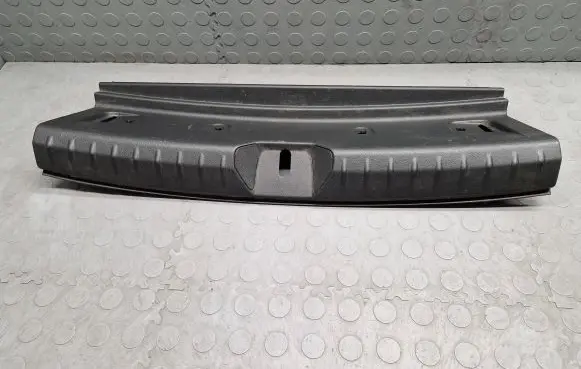 Trunk/boot sill cover protection