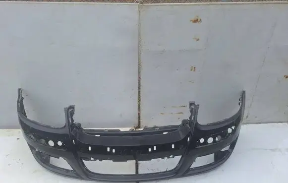 Volkswagen Golf V Front bumper 1K0807221C