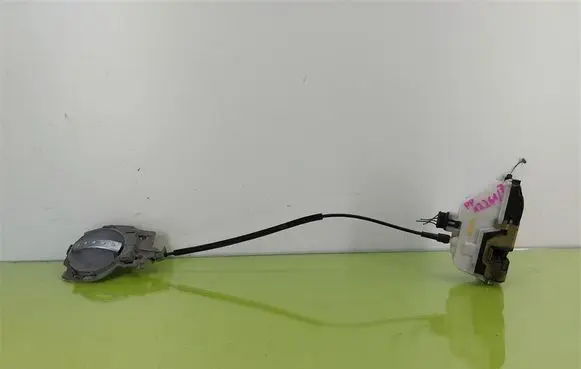Citroen C3 Front door lock 