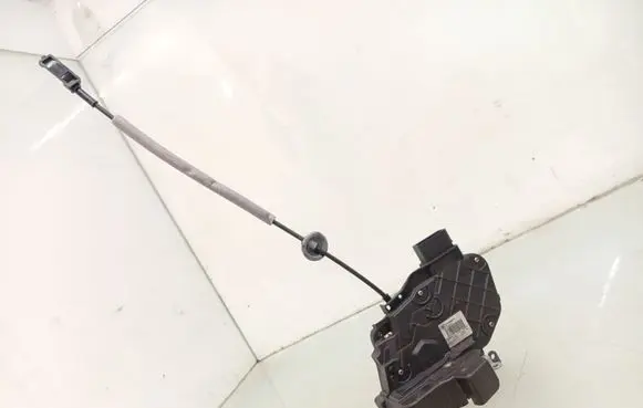 Volvo V70 Front door lock 31253674