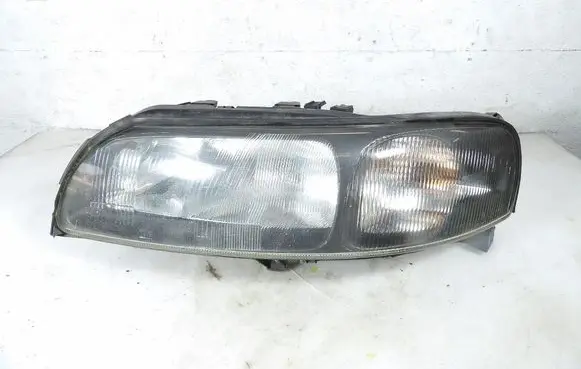 Volvo V70 Headlight/headlamp 89004805