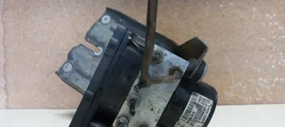 Volvo V70 ABS Pump 30714956
