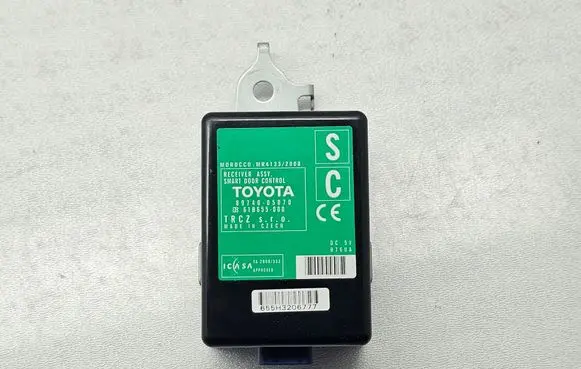 Toyota Avensis T270 Door control unit/module 8974005070