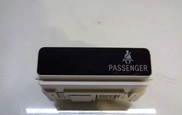 Toyota Prius (XW20) Passenger airbag on/off switch 8395047010