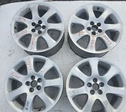 Toyota Avensis T220 R17 alloy rim 
