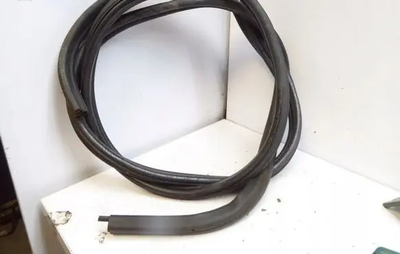 Citroen Berlingo Front door rubber seal 171714