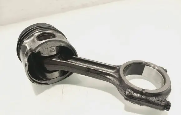 Audi A4 S4 B8 8K Piston with connecting rod 04la