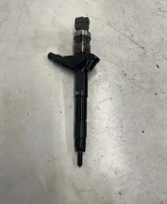 Nissan Primera Fuel injector 16600AU600