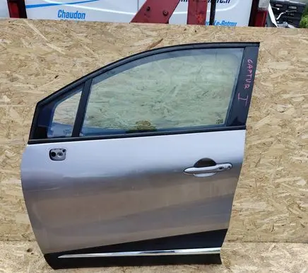 Renault Captur Front door