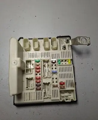 Renault Kangoo II Fuse module 8201044238 519219307 1067644074