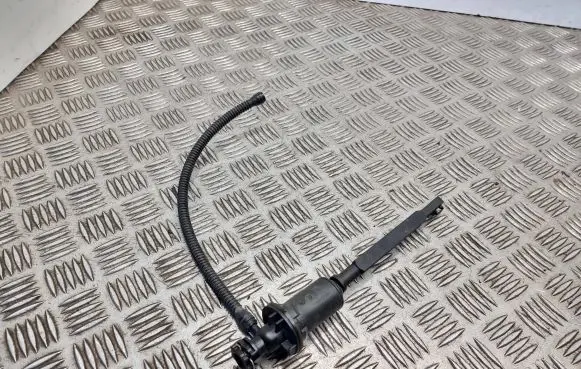Opel Vivaro Clutch master cylinder 8200506488 83857432