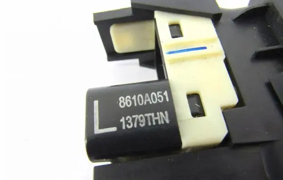 Peugeot 4007 Seat control switch 8610A051