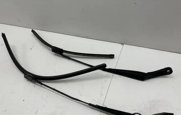 Opel Astra K Front wiper blade arm 13418993