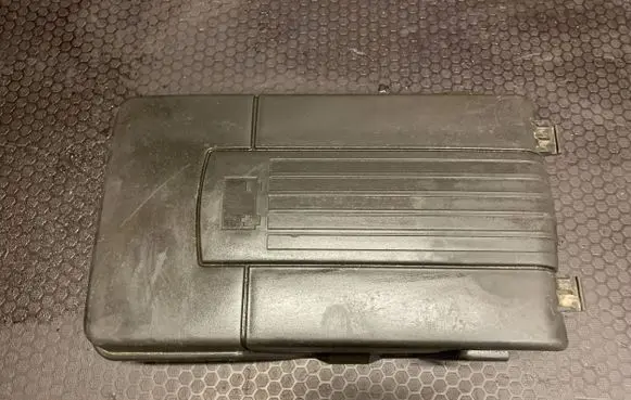 Volkswagen PASSAT B6 Battery box tray cover/lid 1K0915443A