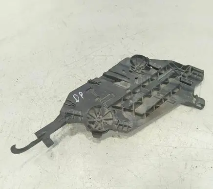 Skoda Octavia Mk2 (1Z) Headlight/headlamp mounting bracket RE17035202