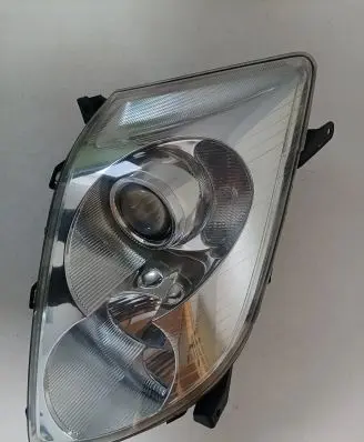 Toyota Avensis T250 Headlight/headlamp 8422