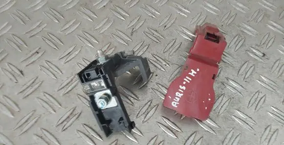 Toyota Auris 150 Battery relay fuse 