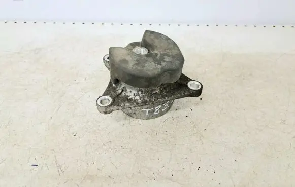 Honda FR-V Engine mount bracket