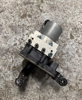 BMW X6 F16 ABS Pump 6884733 6884734