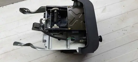 Nissan X-Trail T30 Glove box central console 68108EQ400