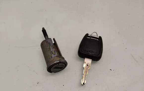 Opel Zafira A Ignition lock