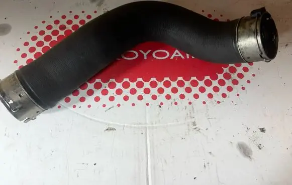 BMW 5 F10 F11 Intercooler hose/pipe 11617810614