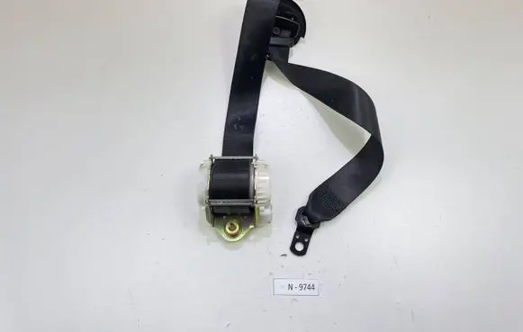 BMW X3 E83 Front seatbelt 34003072A WY348WX0