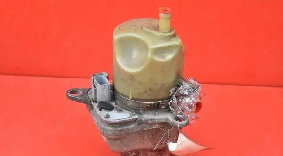 Volvo V50 Power steering pump 30776168