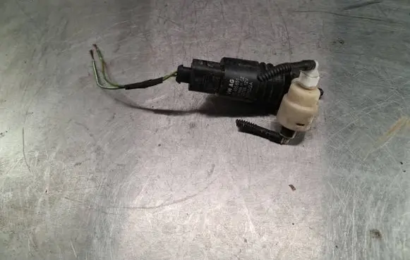 Volkswagen Caddy Windscreen/windshield washer pump 1K6955651 3122789