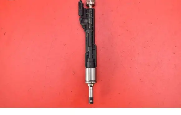 BMW X5M F85 Fuel injector 7639994