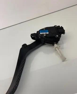 Volkswagen Touareg I Accelerator throttle pedal 7L6723507 6PV00777024