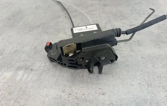 KIA Sportage Front door lock 813101F010