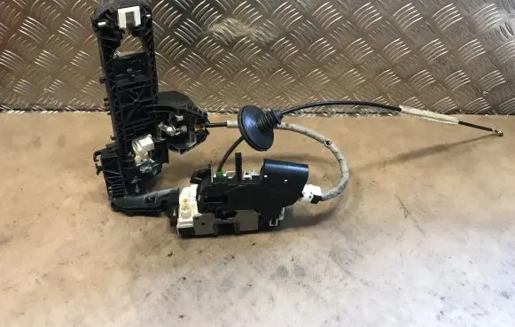 Mercedes-Benz E A207 Front door lock A2077604240