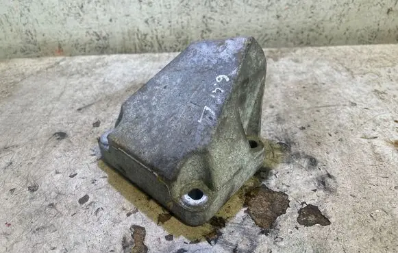 Dodge Challenger Engine mounting bracket 