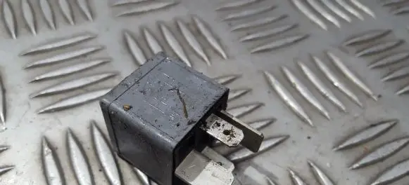 Audi A4 S4 B5 8D Other relay 8D0951253