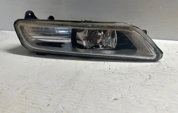 Volkswagen PASSAT B7 Front fog light 17662401