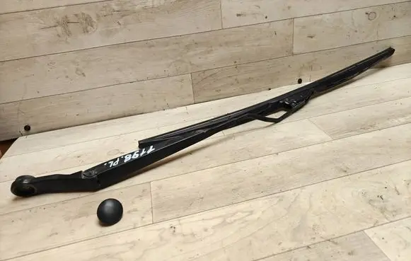 Nissan Note (E11) Front wiper blade arm 80008647