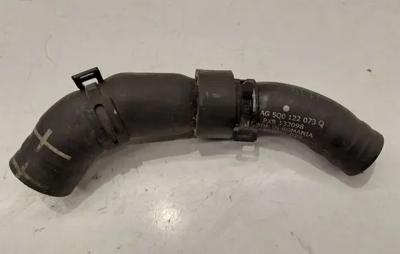 Engine coolant pipe/hose