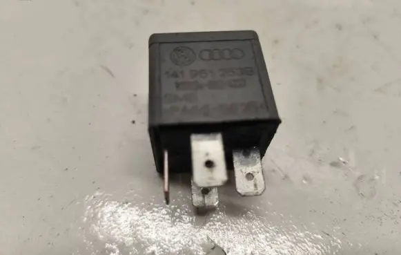 Audi A4 S4 B5 8D Other relay 141951253B V23134B52X227