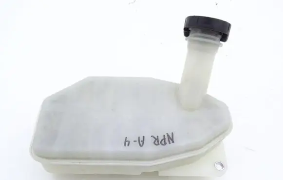 Isuzu N Series Brake fluid reservoir 
