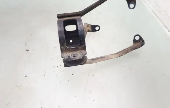 Volkswagen PASSAT B5 Fuel filter bracket/mount holder 8D0201987