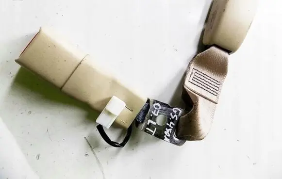 Lexus GS 300 350 430 450H Rear seatbelt buckle