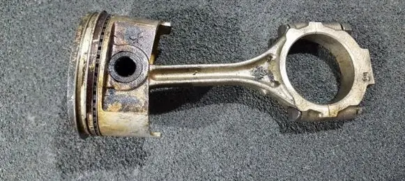 Mitsubishi Galant Piston with connecting rod