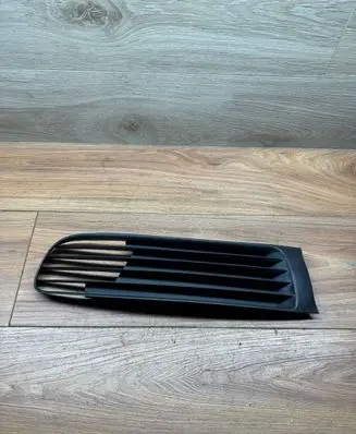 Volkswagen PASSAT B5.5 Front bumper lower grill 3B0853677A