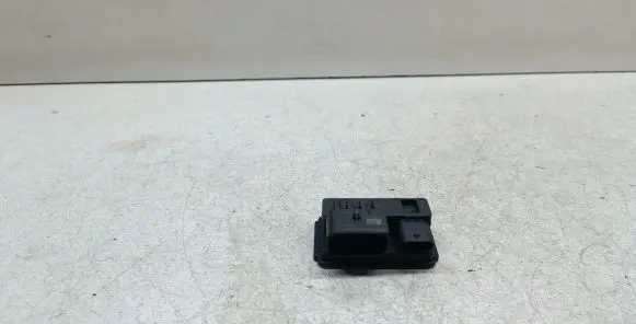 BMW 5 F10 F11 Glow plug pre-heat relay 7810856 0522120103